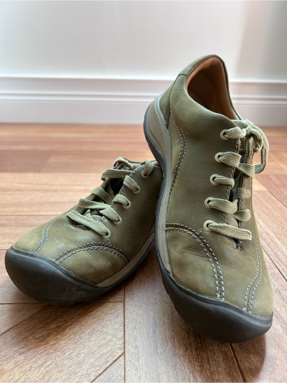 Casual Olive Green Women’s Leather Lace-Up Keens